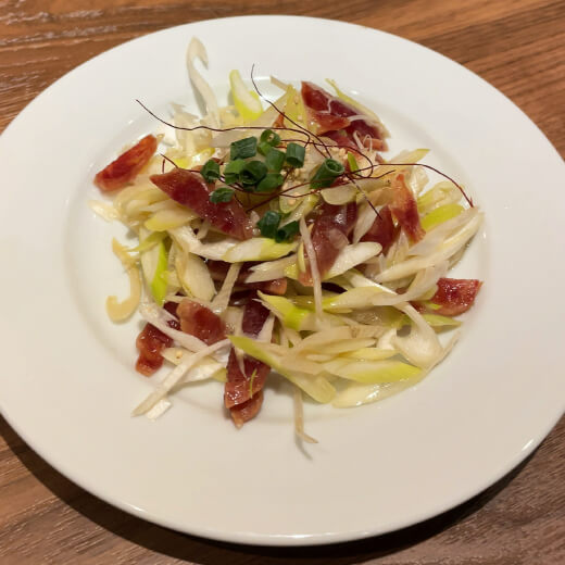 天府　腸詰めとネギの花椒油和え